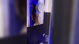 Emy Buono video doccia hot