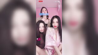 3 ragazze mostrano le tette su BIGO