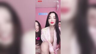 3 ragazze mostrano le tette su BIGO