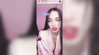 3 ragazze mostrano le tette su BIGO