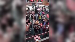 Scopata a pecorina al palasport