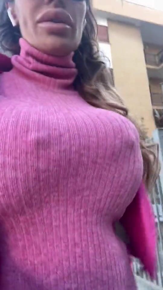 Milf italiana con due tettone da rizzare il cazzo