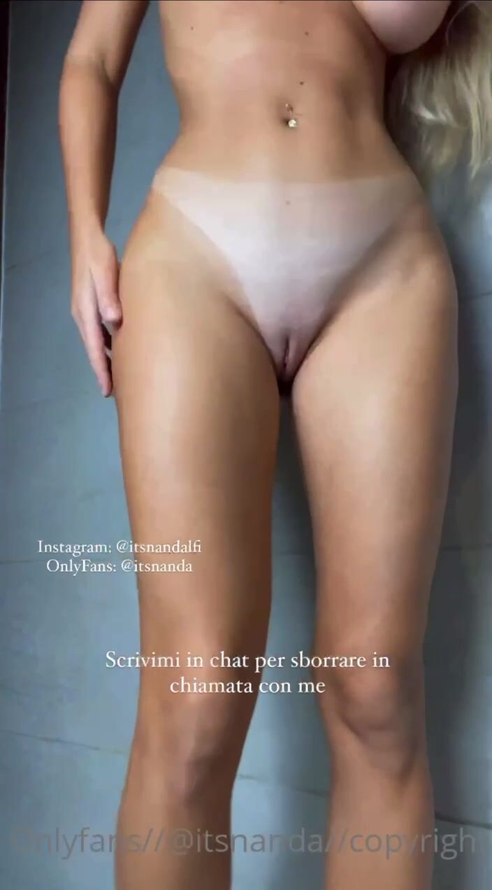 Sorriso verticale teen italiana