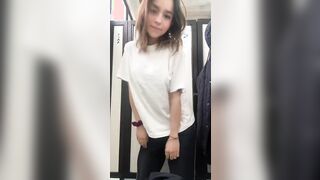 Studentessa mora esibizionista si spoglia