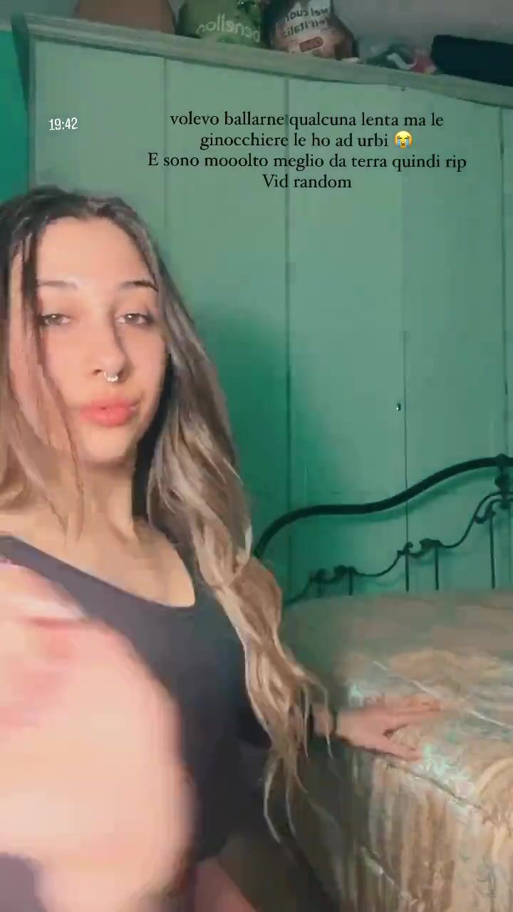 Teen con bel culo twerka
