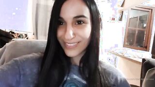 Lavorare alla scrivania con lei che lo sega e glielo succhia OF