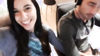 Lavorare alla scrivania con lei che lo sega e glielo succhia OF