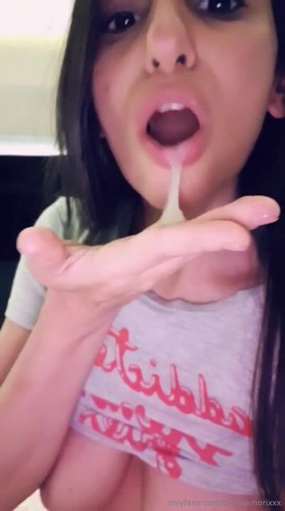 Guarda come ingoio lo sperma Ofans
