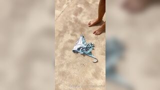 Fica italiana OF prende il sole nuda