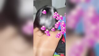 Fidanzata abbronzata inculata a pecora allo specchio