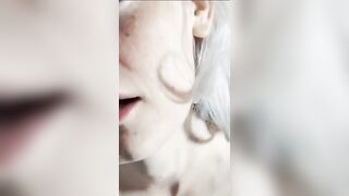 Bionda tettona fica strip e pompino