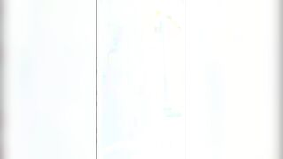 Gioco col mio culetto vergine