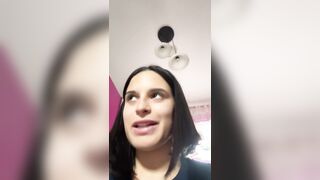 Si fa schizzare la faccia di sborra