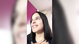 Si fa schizzare la faccia di sborra