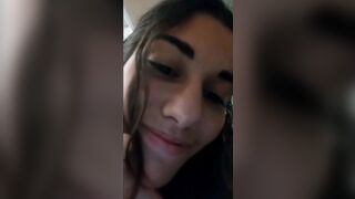 Studentessa si spoglia nuda