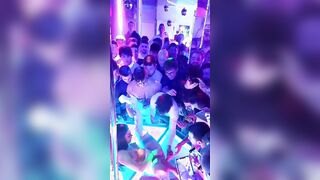 Martina Smeraldi show dal vivo masturbata dai fans