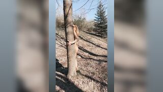 Naike Rivelli nuda all'aperto