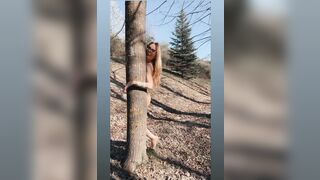 Naike Rivelli nuda all'aperto