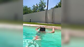 Lato b pazzesco fichetta italiana in piscina