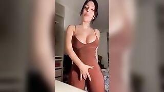 La tua fidanzata è la mia migliore amica ma io osno piu fica e troia lo sai