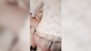 Voglio che godi come una troia - Orgia con moglie offerta agli amici