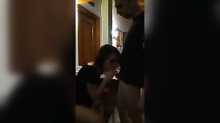 Non fare il geloso e sbattimi bene sul tavolo