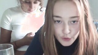 Teen italiane slinguano e fanno le troie