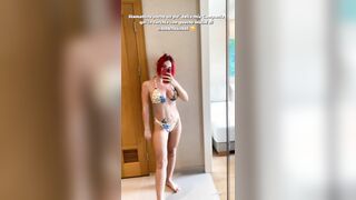 Rossa italiana selfie in bikini