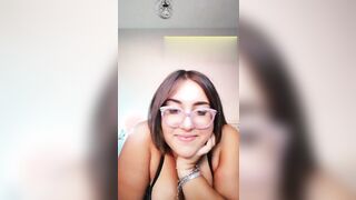 Si io la sborra la ingoio e  mi piace