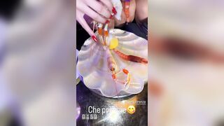 Scampo e gambero con due sorelle molto hot