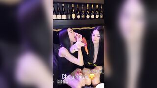 Scampo e gambero con due sorelle molto hot