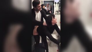 Scopata davanti al cornuto guardone che riprende col cellulare