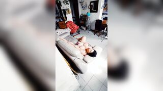 Ma che fai troia ti masturbi?