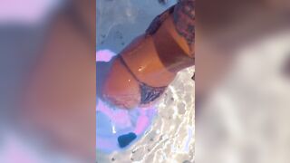 Ragazza italiana bionda tette nella doccia