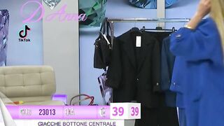 Alla Botto esce una tetta in diretta TV