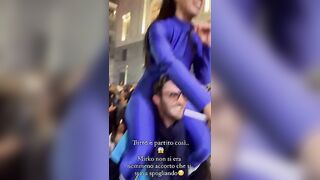 Emy Buono si spoglia in strada festeggiando lo scudetto del Napoli