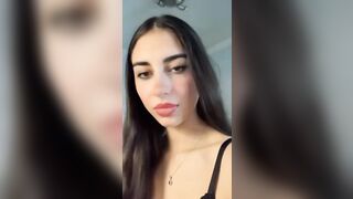 Vogliosa di cazzo spompina banana