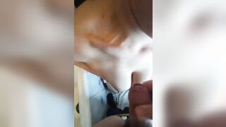 Pompino moglie italiana schizzata sulle tette