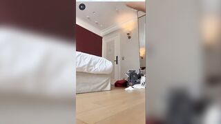 Ragazza italiana nuda in tacchi fisico da paura