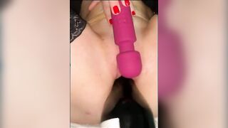 Gode con una bottiglia in fica