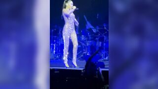 Elodie ieri sul palco del Forum di Assago