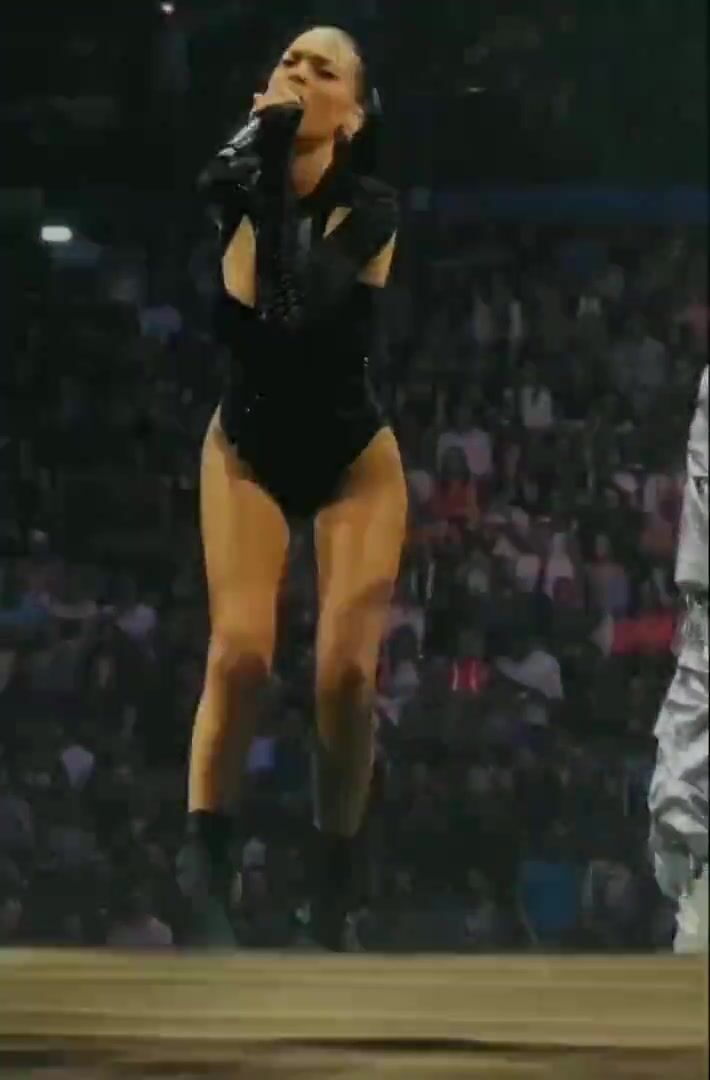 Elodie ieri sul palco del Forum di Assago