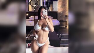 Selfie ragazza italiana con due grosse tette naturali