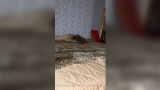 Emanuela rizzando i cazzi dei suoi fans in live