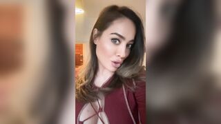 Paola invita i suoi fans su telegram per calde novità