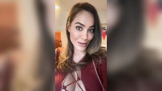 Paola invita i suoi fans su telegram per calde novità