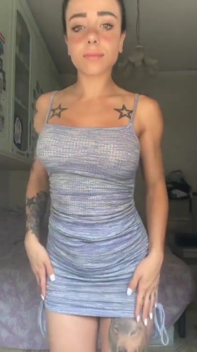 Italiana fica e sexy tatuata