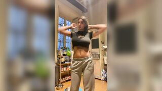 Greta Tiktok Teen tettona italiana capezzoli duri