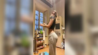 Greta Tiktok Teen tettona italiana capezzoli duri