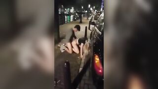 Beccati a scopare sul marciapiede